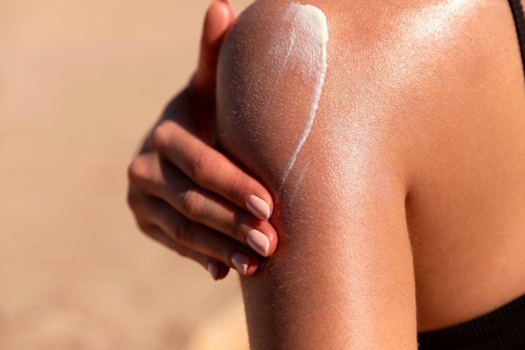 applying sunscreen on body