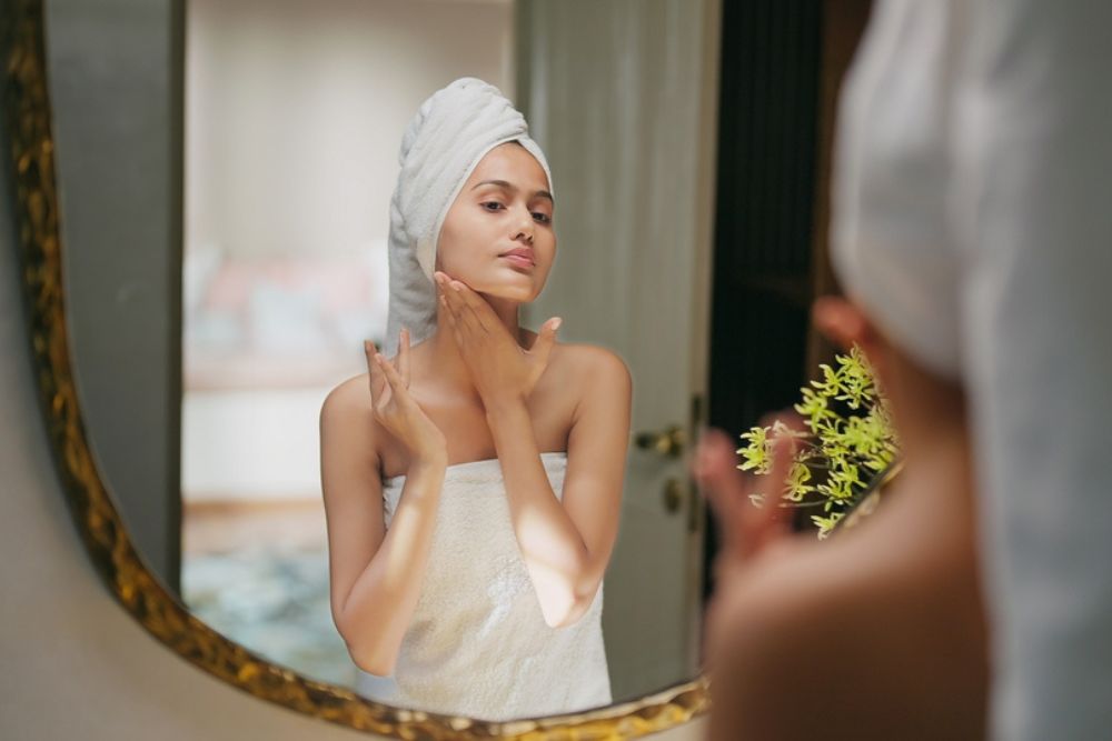 Μετά τη μάσκα προσώπου, τι βάζω; woman skincare