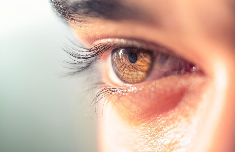 WOMAN EYES