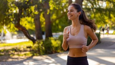 WOMAN JOGING