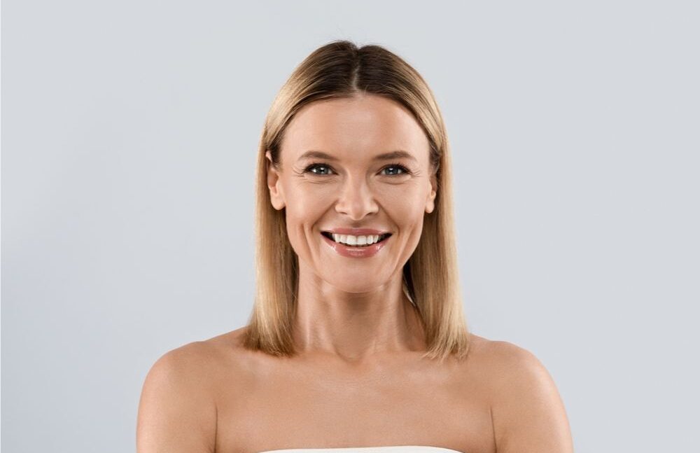 HAPPY WOMAN SMILLING